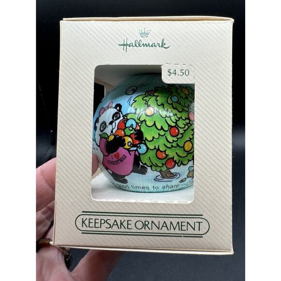 1980 Hallmark SHIRT TAILS Satin Ball Ornament Christmas Winter -Ball 2 - Picture 2 of 6